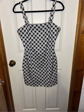 chic Black and White Houndstooth Mini Dress